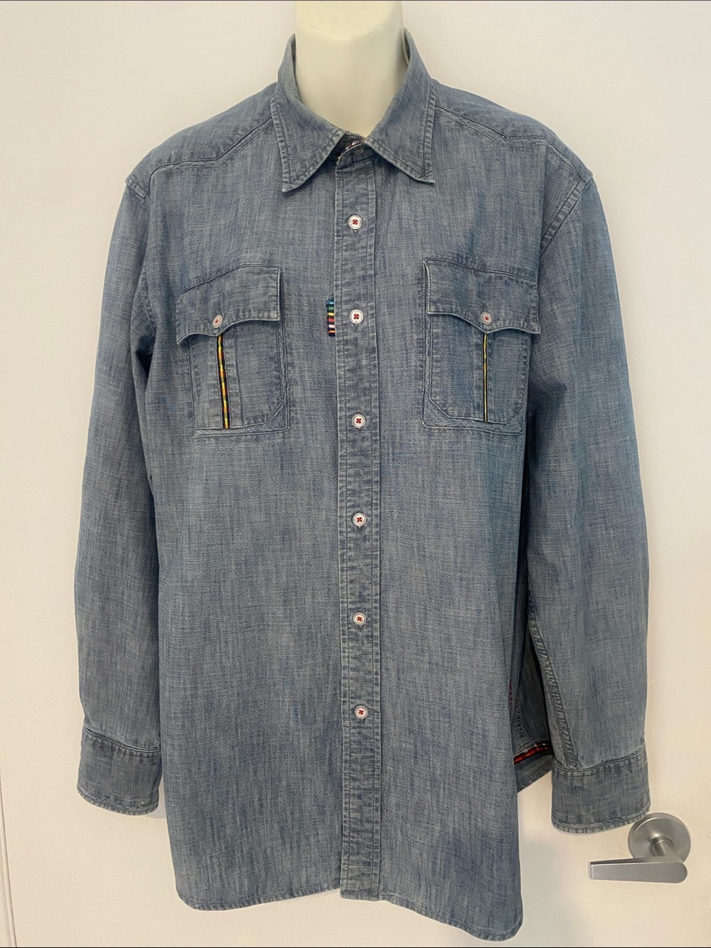 Robert Graham 💯 Cotton Denim Button-Up embroidered L-Sleeved Shirt Size Medium